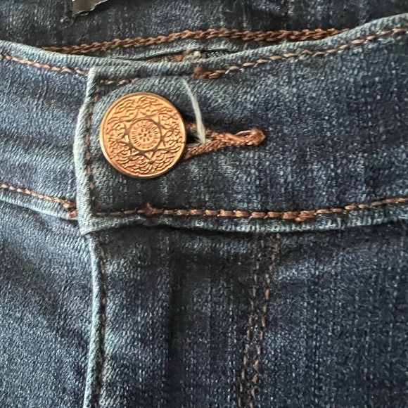 Lee Women’s Modern Series Midrise Fit Denim Shorts - Picture 3 of 10